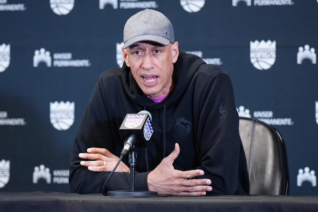 Kings will bring back coach Doug Christie for a second full season, AP source says