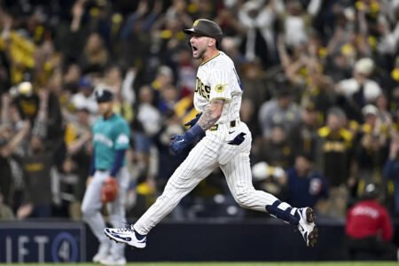 Mariners snatch defeat from jaws of victory, lose walkoff to Padres 7-6