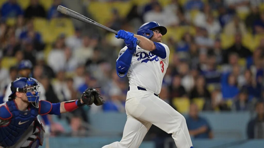 Max Muncy told Dave Roberts he was close. Then came 3 homers and a walk-off