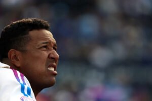 How loyal should managers be to their players?