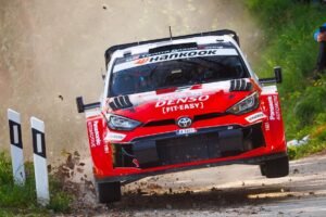 Evans crash gives Pajari lead as early drama continues
