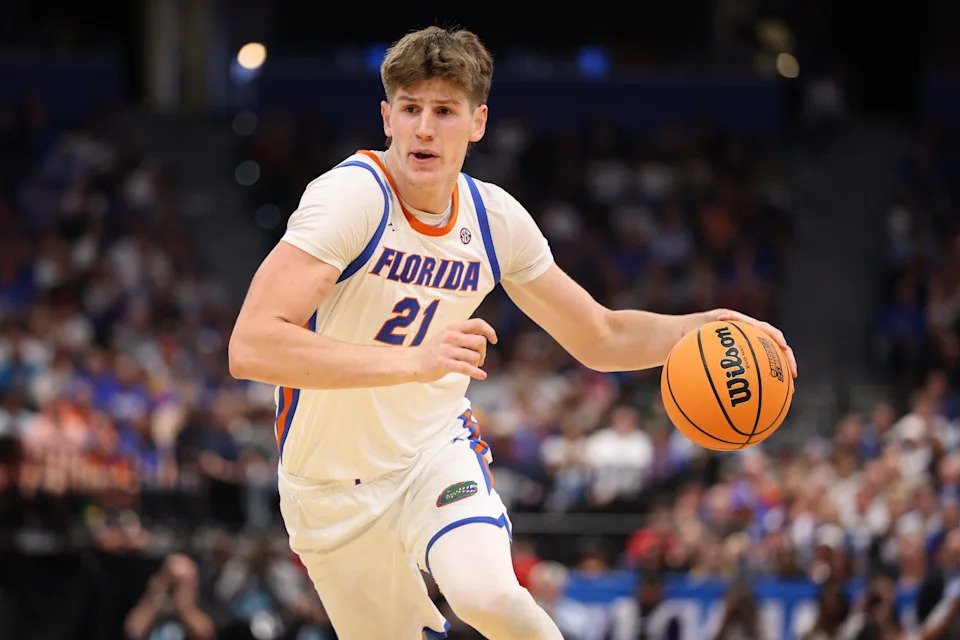 Florida Gators forward/center Alex Condon (21) drives the ball in the first half against the Prairie View A&M Panthers during a first round game of the men's 2026 NCAA Tournament at Benchmark International Arena.