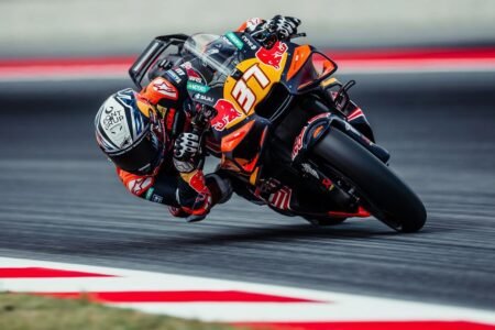 Acosta fastest as rain curtails running early