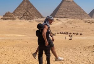 Terence Crawford Overpowers Jai Opetaia In Egypt Clip