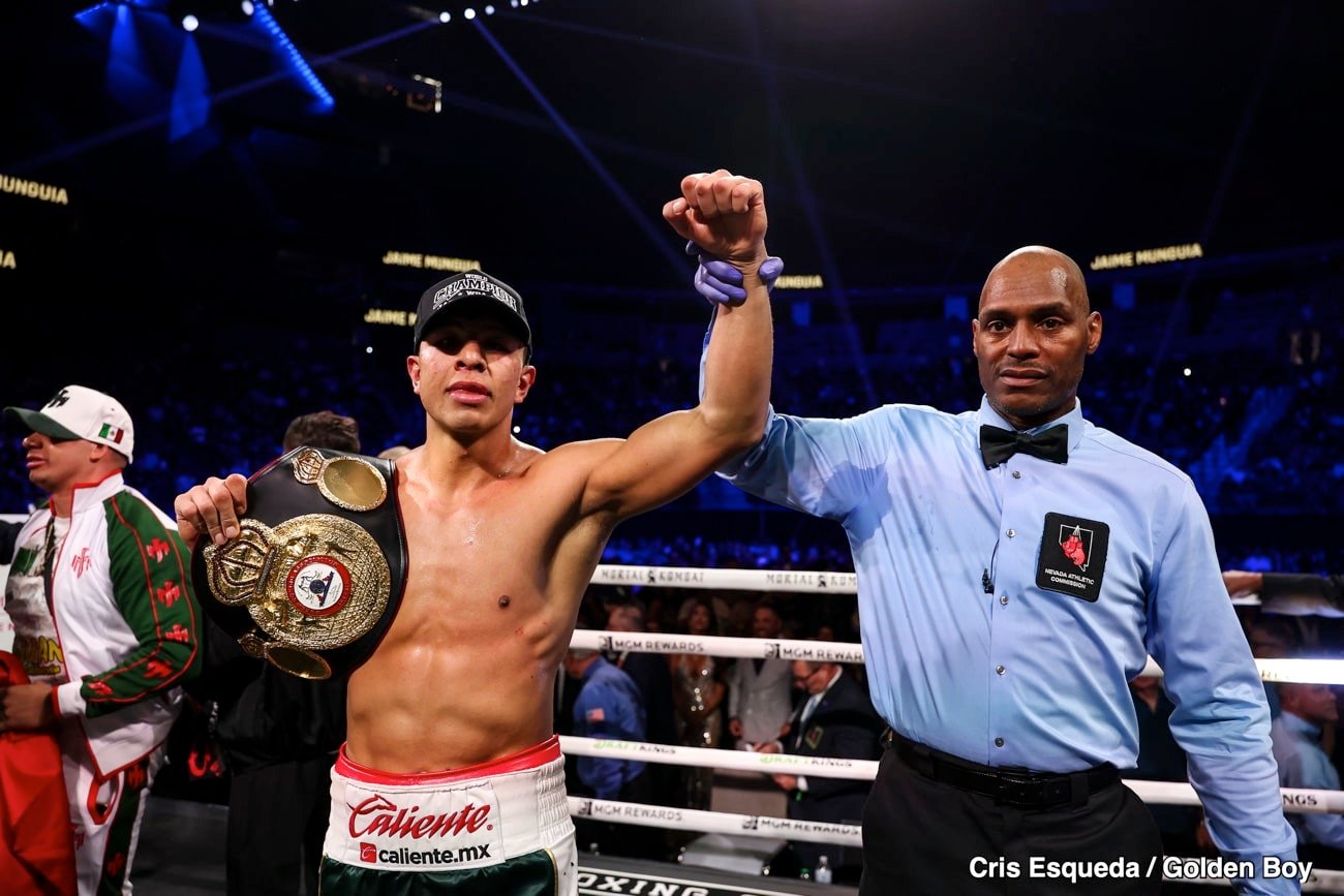 Image: Jaime Munguia dominates Resendiz, wins WBA title