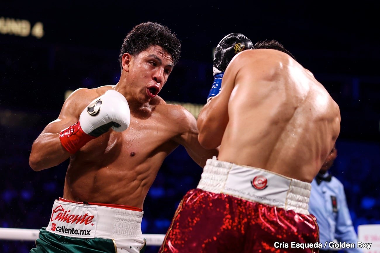 Image: Jaime Munguia dominates Resendiz, wins WBA title