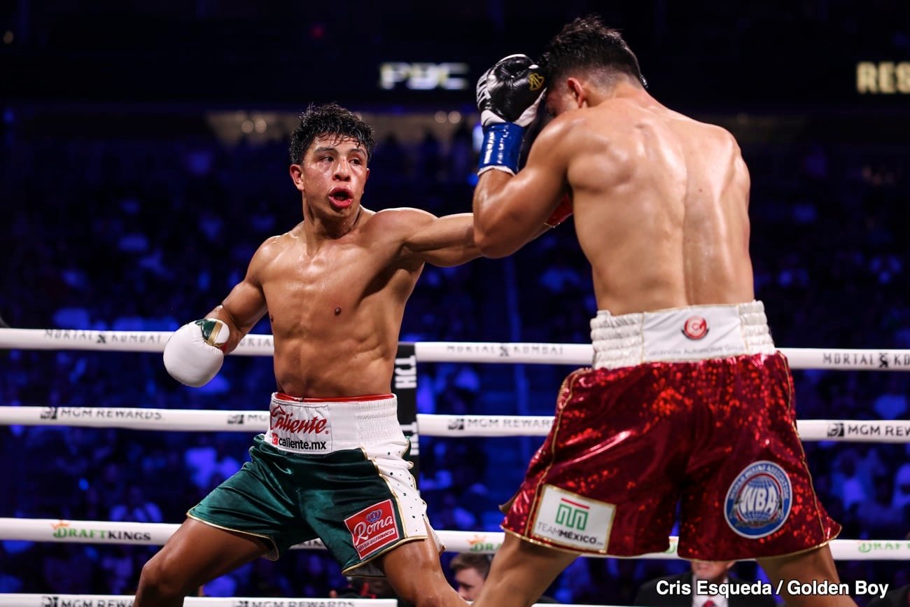 Image: Jaime Munguia dominates Resendiz, wins WBA title