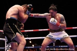 Rico Verhoeven Pushes Usyk Before Late Finish