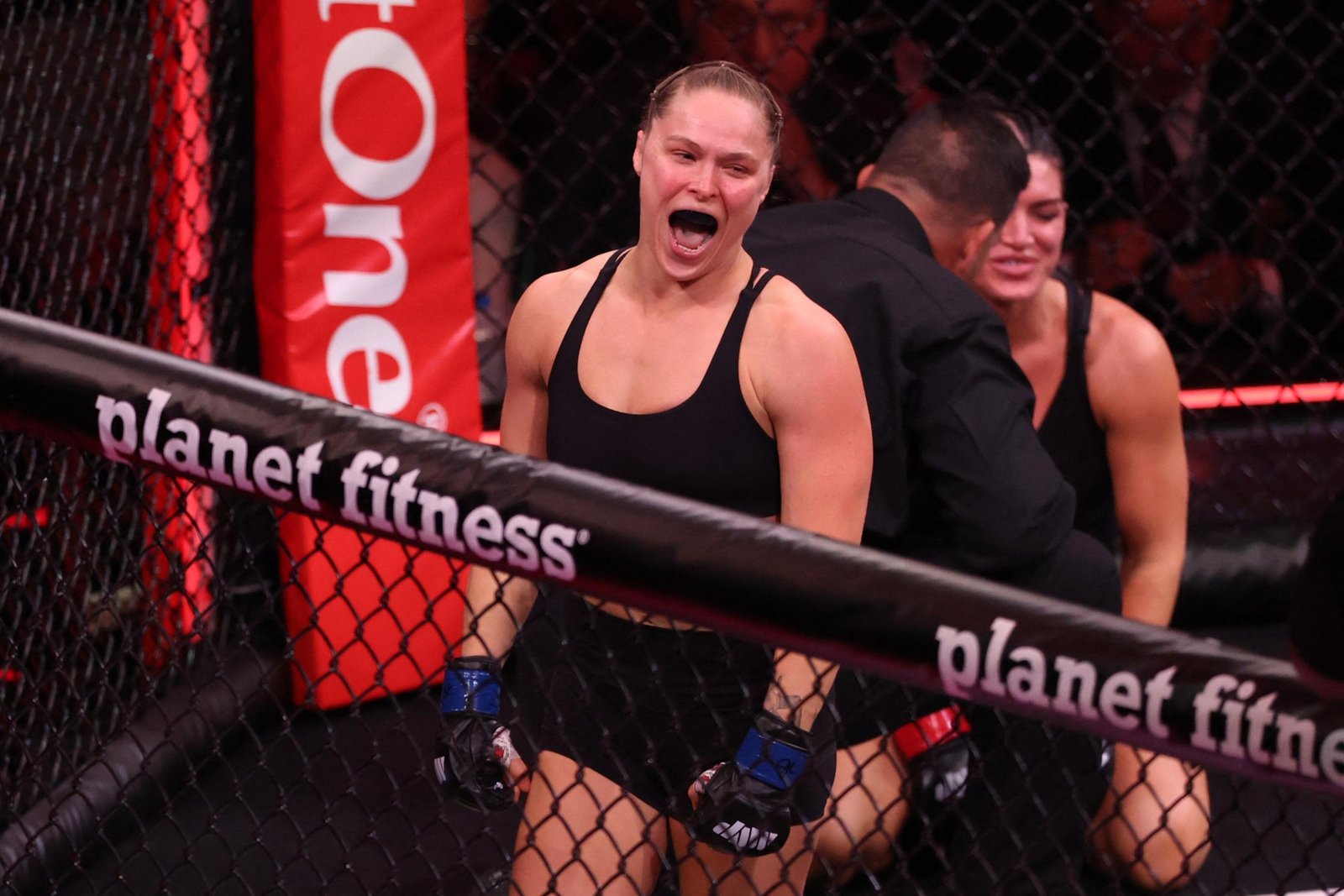 MMA-US-ROUSEY-CARANO-NETFLIX-WOMEN