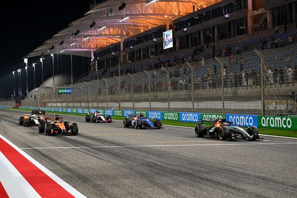 Oscar Piastri, McLaren, Andrea Kimi Antonelli, Mercedes, Esteban Ocon, Haas F1 Team, Alexander Albon, Williams, Sergio Perez, Cadillac Racing
