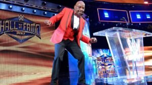 Teddy Long Remembers Night He Was Named WWE SmackDown GM