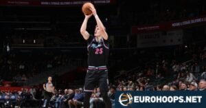Jakucionis blocks out Giannis trade rumors: “I can’t control it”