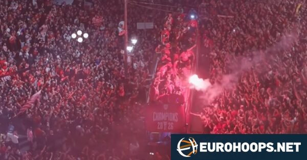 Ολυμπιακός: Το φοβερό video από τη διαδρομή των πρωταθλητών Ευρώπης ως το Δημοτικό Θέατρο