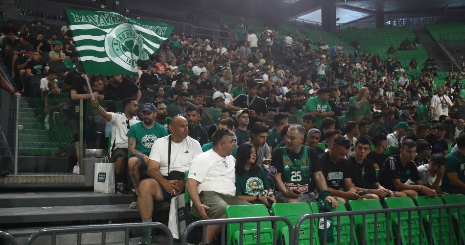 Zeljko-Obradovic-Panathinaikos-fans-presentation