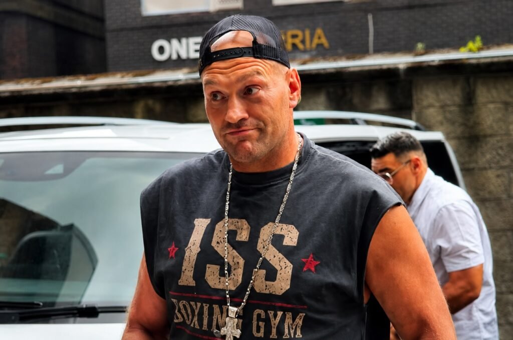 Robert Garcia On Tyson Fury-Dana White Rumors: “Fans Don’t Care”
