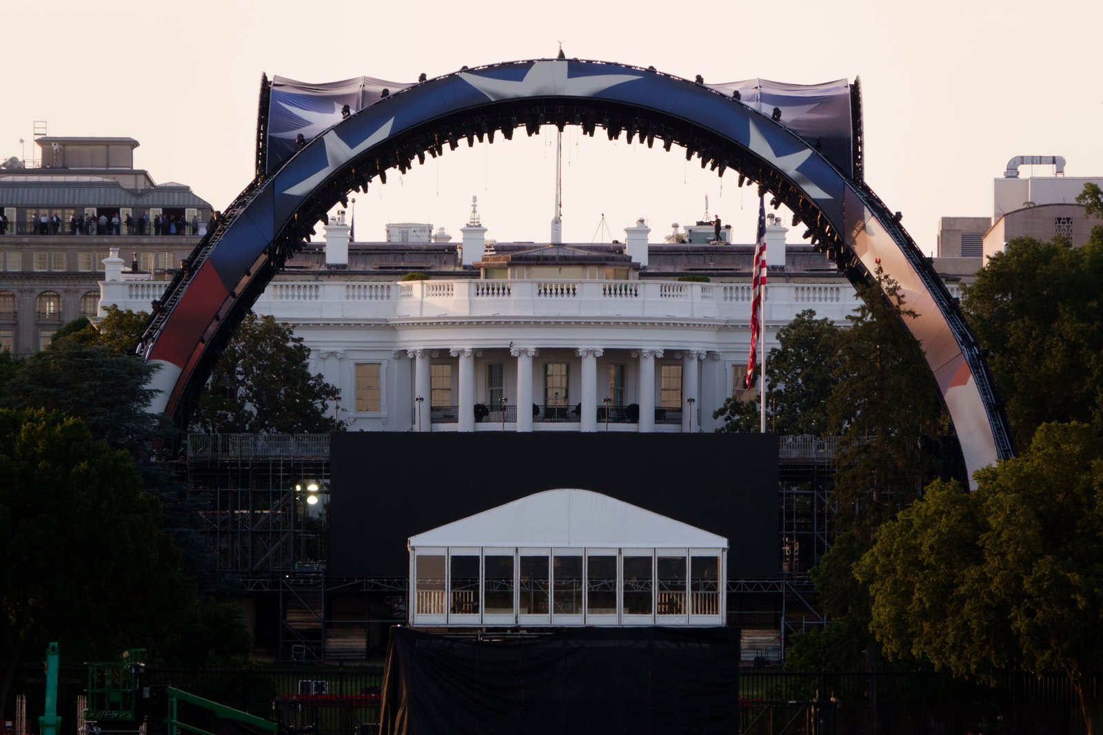 WASHINGTON, DC - JUNE 2: Construction continues on the South Lawn of the White House for an upcoming UFC match on June 3, 2026 in Washington, DC. President Donald Trump is hosting a UFC match on the White House grounds in honor of the 250th anniversary of the United States. (Photo by Kevin Carter/Getty Images)