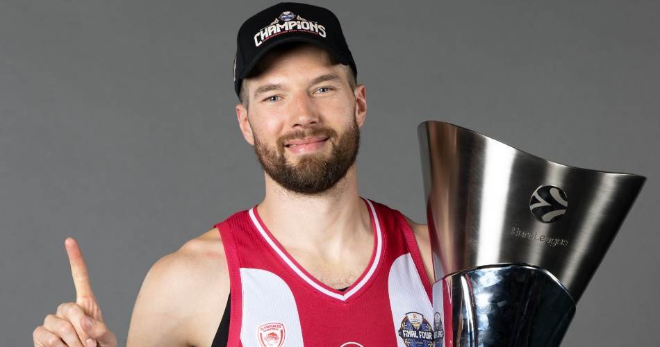 Alec-Peters-Olympiacos-EuroLeague-Champions-2026