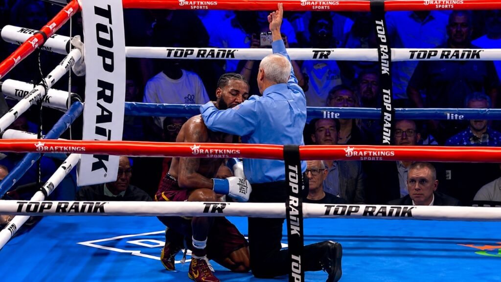 Abdullah Mason Stops Albert Bell, Carrington Retains Title