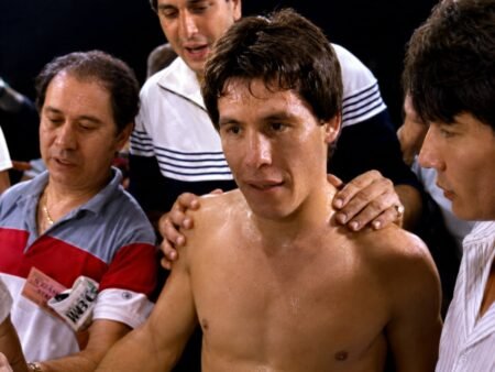 Julio César Chávez Introduced Himself To America Against Roger Mayweather