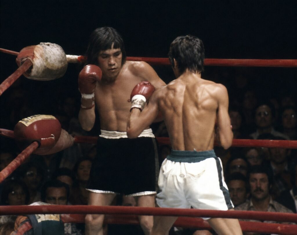 Alexis Arguello Stuns Rubén Olivares To Win Featherweight Title In 1974 Classic