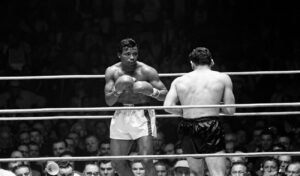 Sugar Ray Robinson Survives Knockdown To Defeat Rocky Castellani