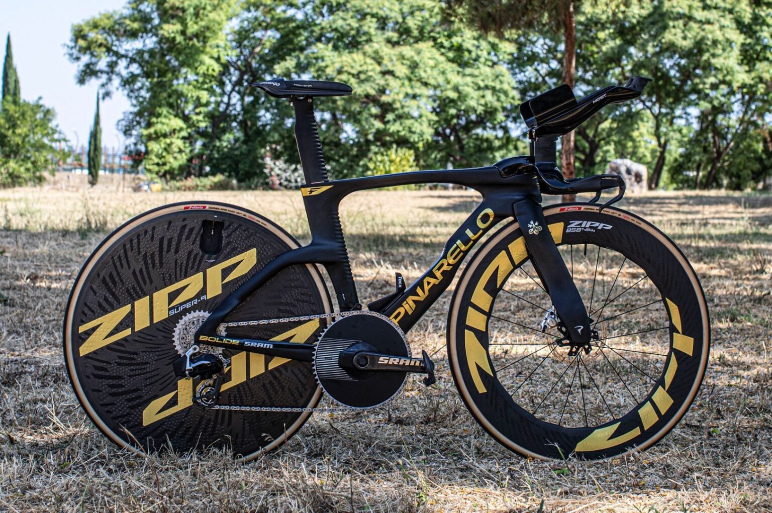 3D-printed blip mounts and 160mm cranks: Tom Pidcock’s Pinarello Bolide F time trial bike primed and ready to roll ahead of the Tour de France TTT
