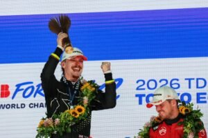 Ticktum pulls off last-lap overtake on Dennis for victory
