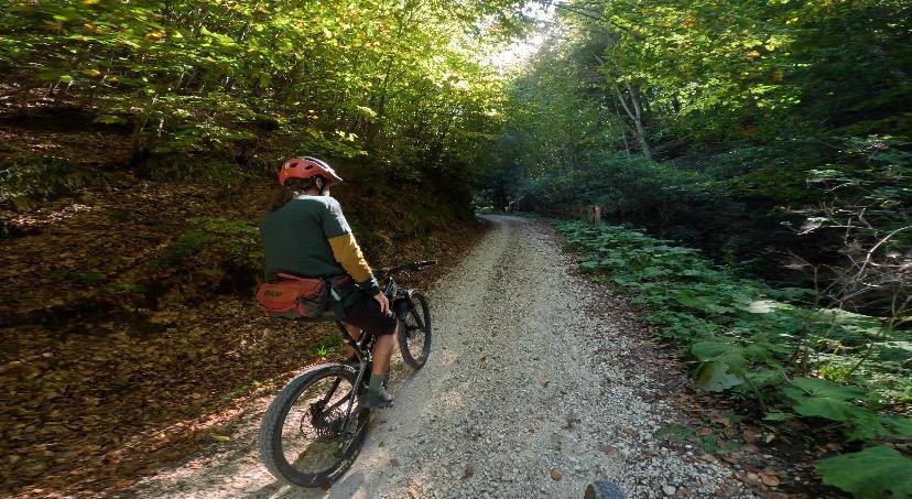 Another cyclist riding to the top, bear spray in his bum bag