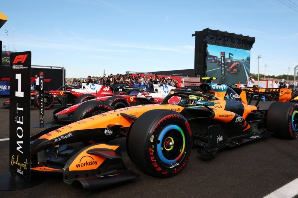 Norris trumps Hamilton to pole by 0.012s, Verstappen spins