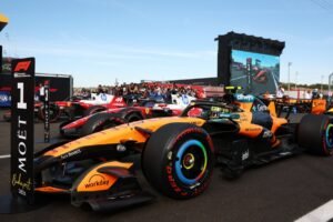 Norris trumps Hamilton to pole by 0.012s, Verstappen spins