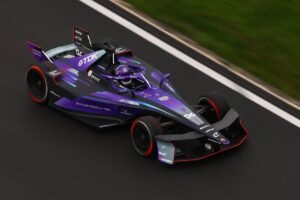 Wehrlein dominates in both dry and wet for victory