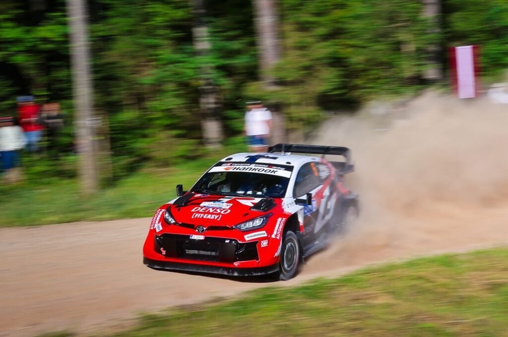 Unbeatable Pajari leads after perfect Friday