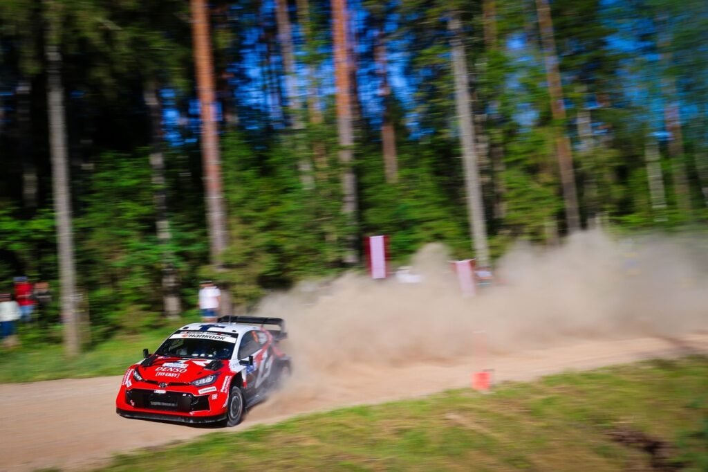 Pajari leads after Friday afternoon clean sweep