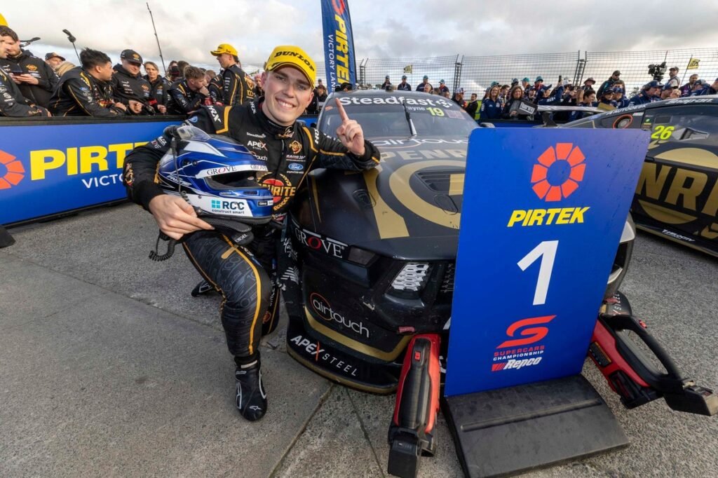 Payne outduels Feeney for victory