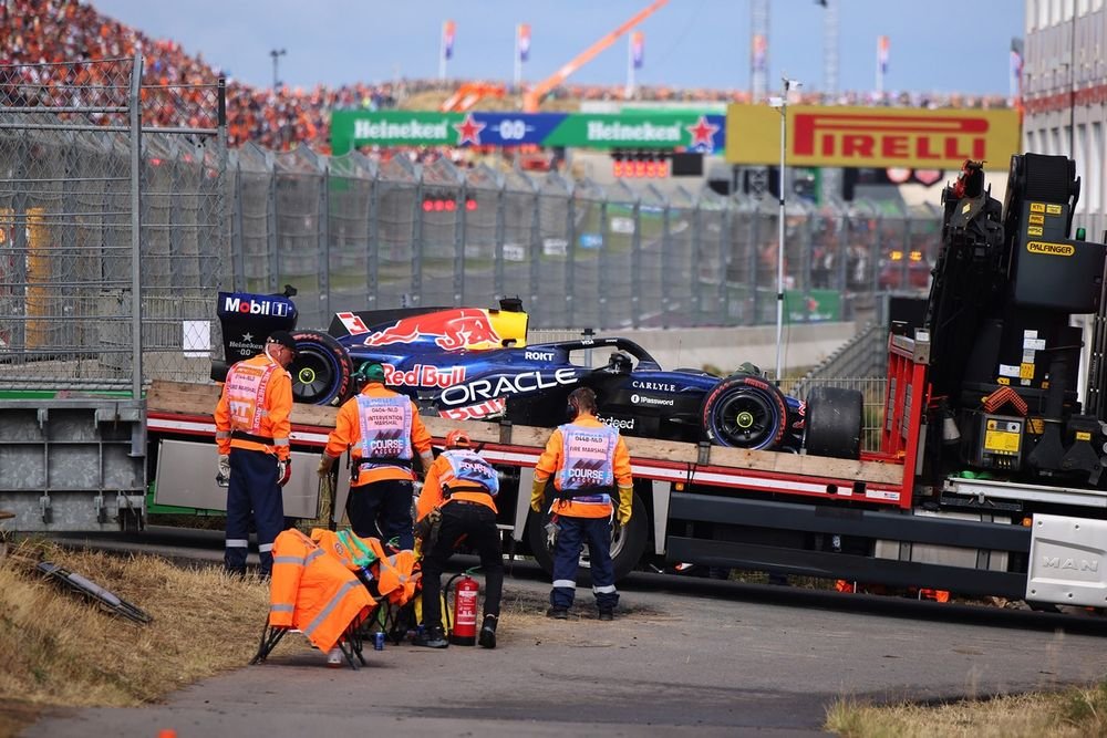 Lawson emphasises that he deliberately left more margin than his team-mate Verstappen in the final corner