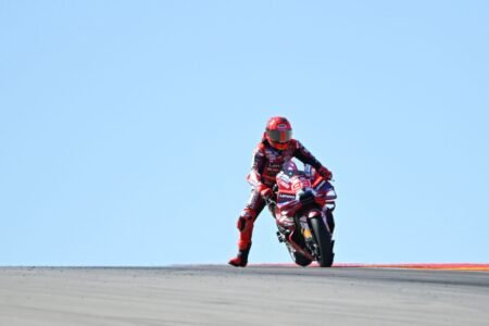 Marquez dominates for sprint win