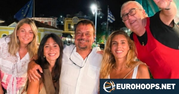 Αταμάν: Ελληνικό γλέντι στη Σύμη με… σπάσιμο πιάτων (vid)
