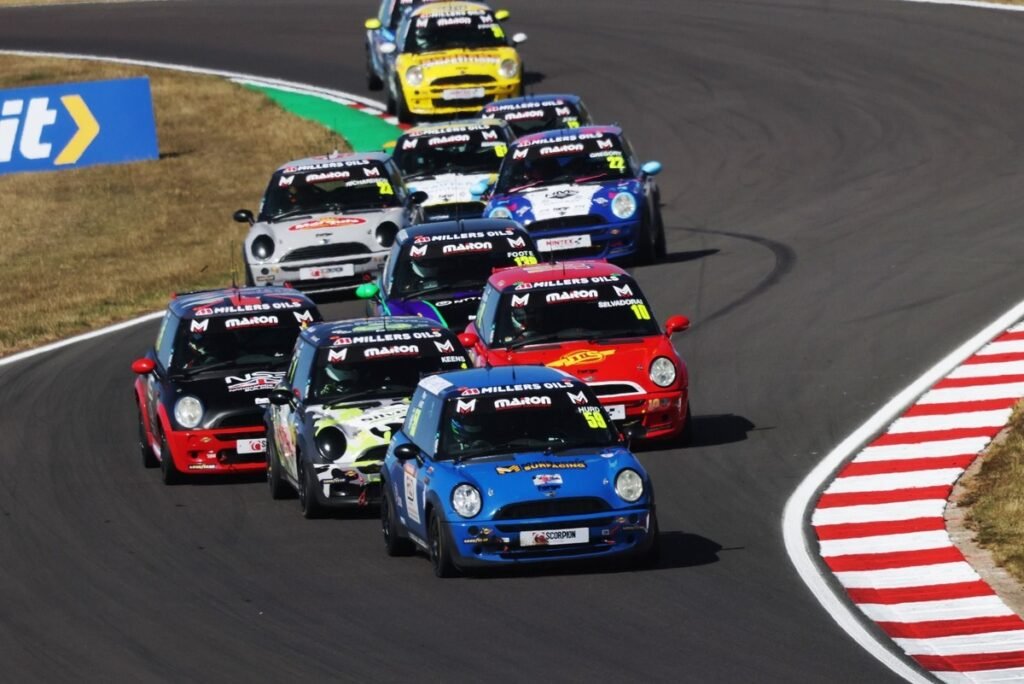 Hurd’s hat-trick heroics as he storms through Mini field at Donington Park