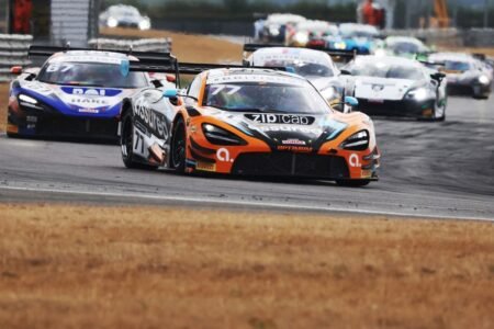 Optimum weekend for McLaren British GT squad at Snetterton