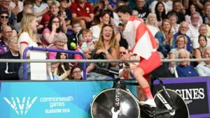 ‘I’ve got a gold medal and then a massive splinter to put next to it’ – Commonwealth Games gold medallist reveals bizarre bum injury