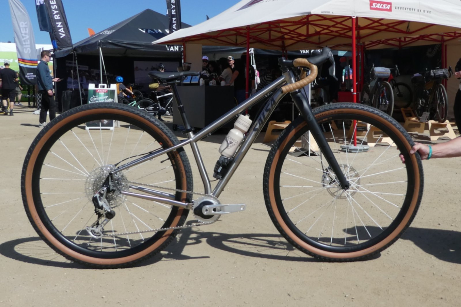 The Salsa Fargo 32"