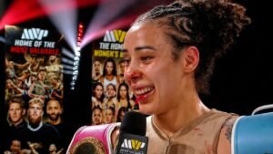 Tamm Thibeault Dominates Robinson, Captures Three Middleweight Belts