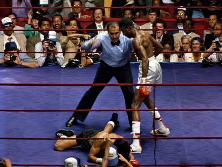 Thomas Hearns Destroys Pipino Cuevas To Win First World Title