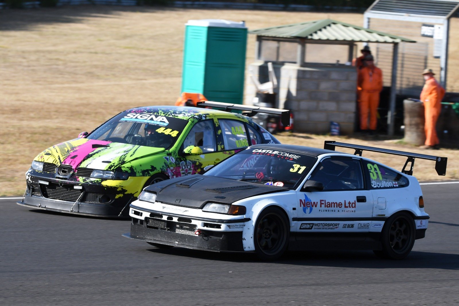 Boulton (r) gets the better of Haydn King's SEAT in Combe Saloons