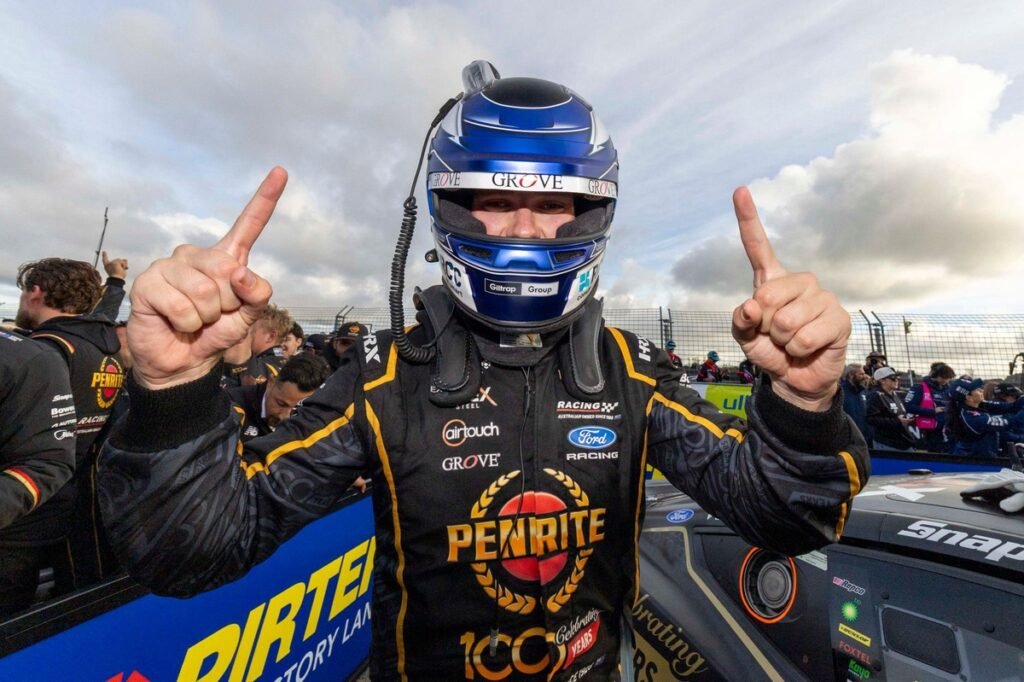 Payne builds championship lead with near-perfect day