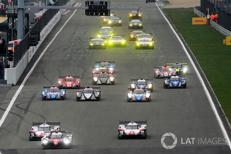 Start: #7 Toyota Gazoo Racing Toyota TS050 Hybrid: Mike Conway, Kamui Kobayashi, Jose Maria Lopez leads