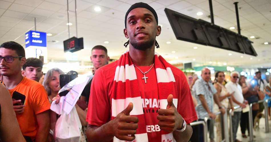 Jean-Montero-Olympiacos-arrival(2)