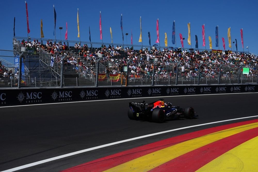 Verstappen wanted to take the banked corner flat out, but says that energy management prevents him from doing so