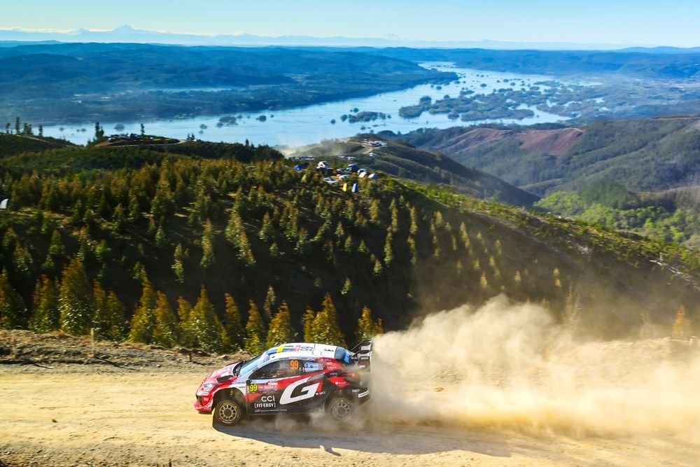 Oliver Solberg, Elliott Edmondson, Toyota Gazoo Racing WRT Toyota GR Yaris Rally1