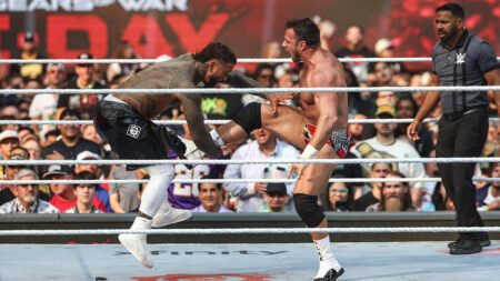 LA Knight Drops Roman Reigns After WWE Raw, Will Challenge For World Title At MITB